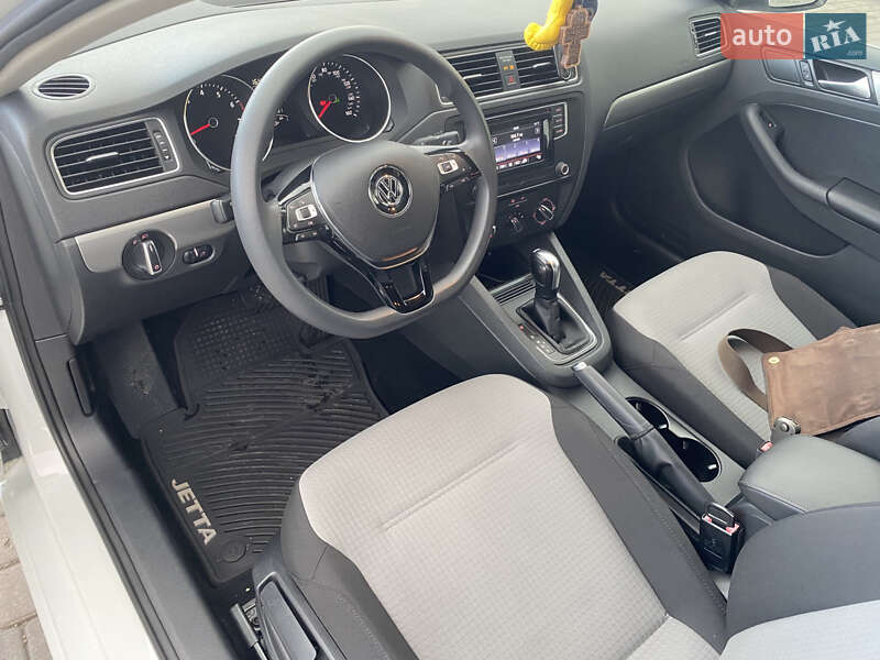 Седан Volkswagen Jetta 2017 в Львове