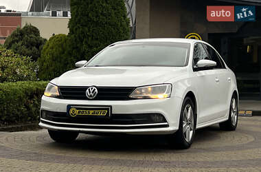 Седан Volkswagen Jetta 2016 в 