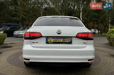 Седан Volkswagen Jetta 2016 в 