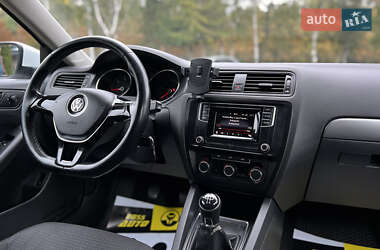 Седан Volkswagen Jetta 2016 в 