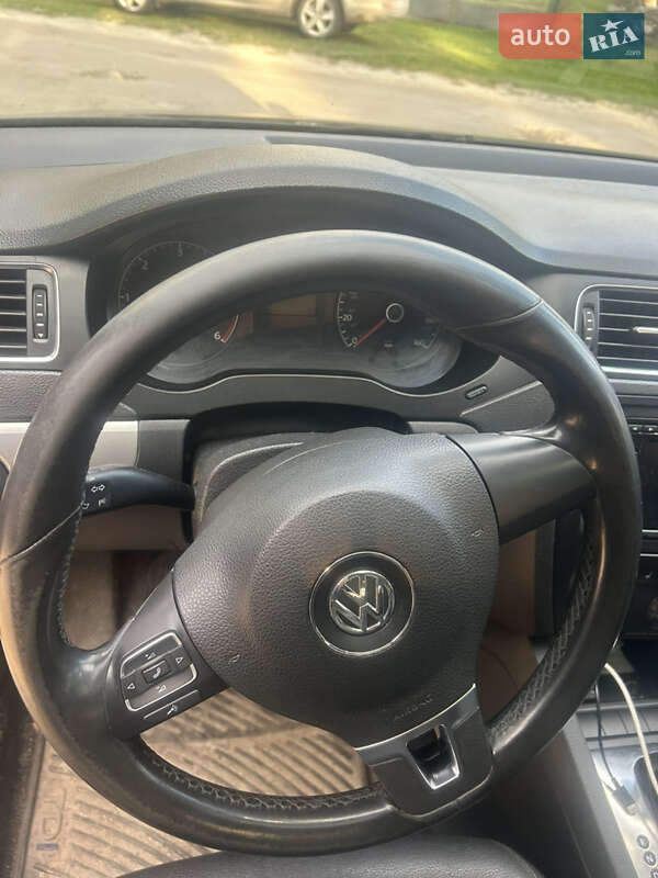 Седан Volkswagen Jetta 2011 в Львове