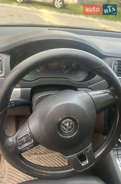 Седан Volkswagen Jetta 2011 в 