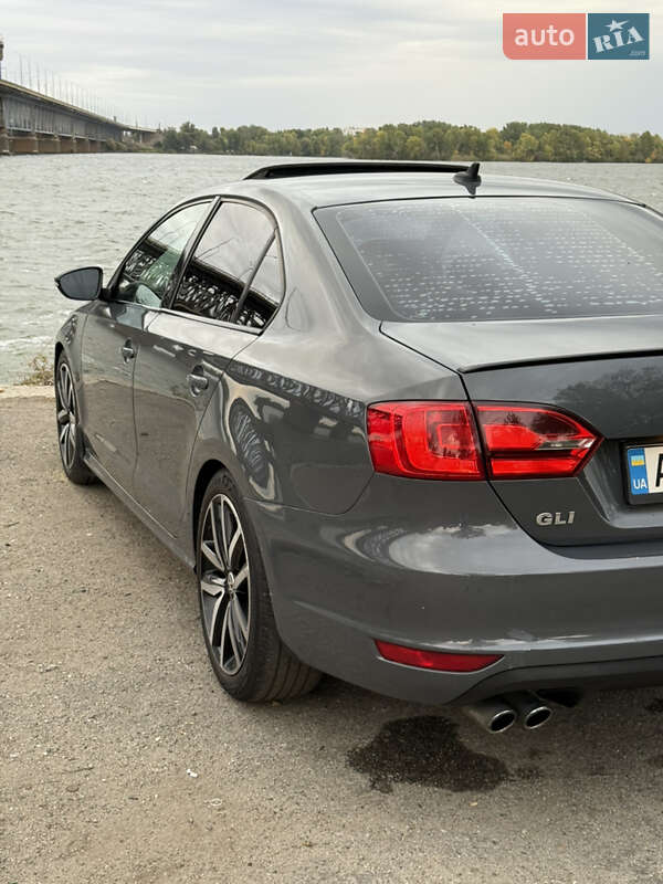 Седан Volkswagen Jetta 2012 в Днепре