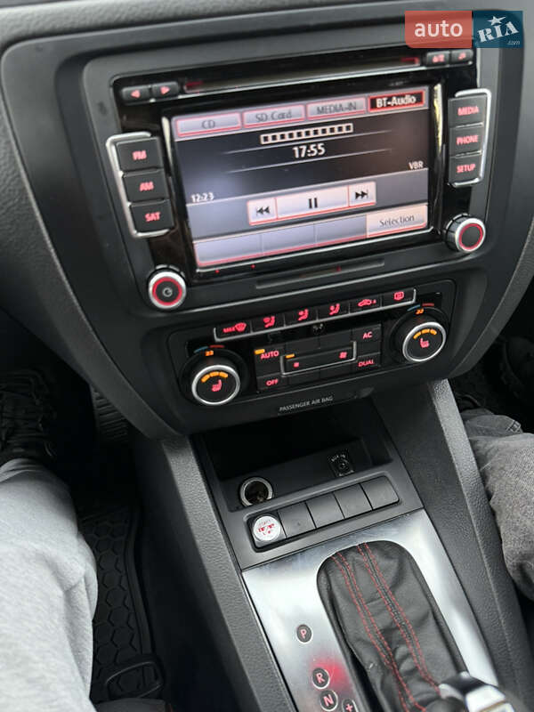 Седан Volkswagen Jetta 2012 в Днепре