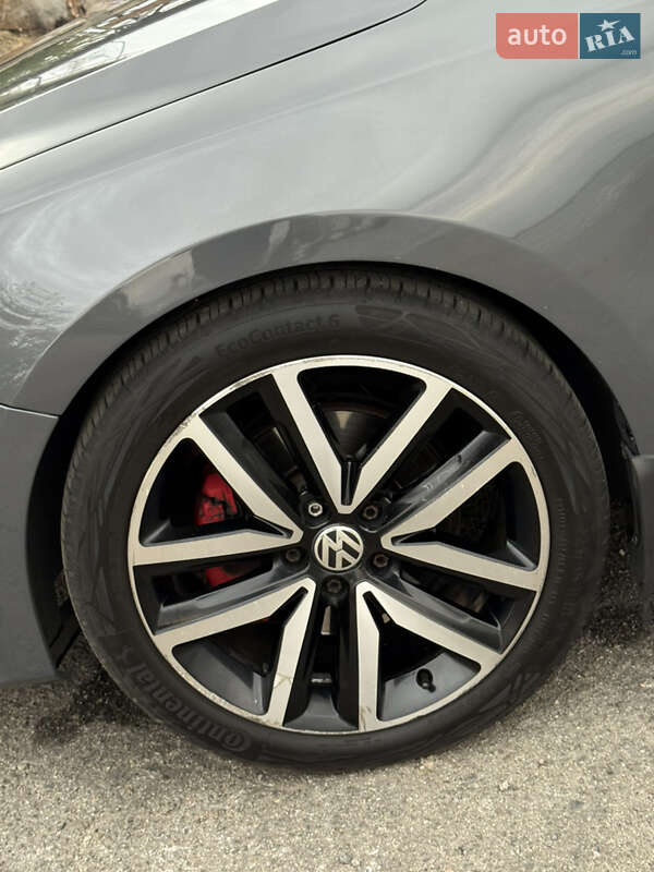 Седан Volkswagen Jetta 2012 в Днепре