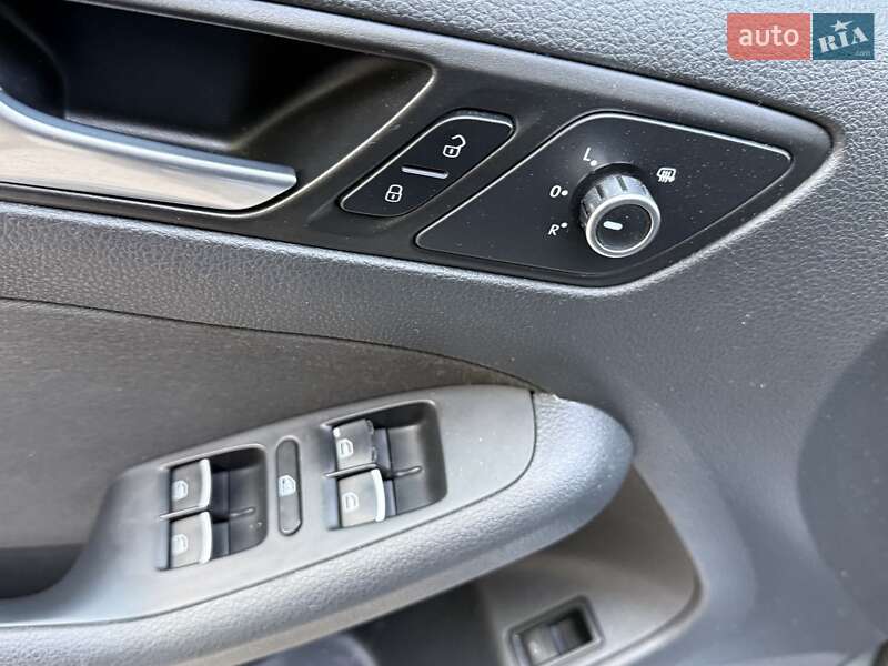 Седан Volkswagen Jetta 2013 в Запорожье