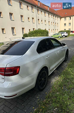 Седан Volkswagen Jetta 2015 в 
