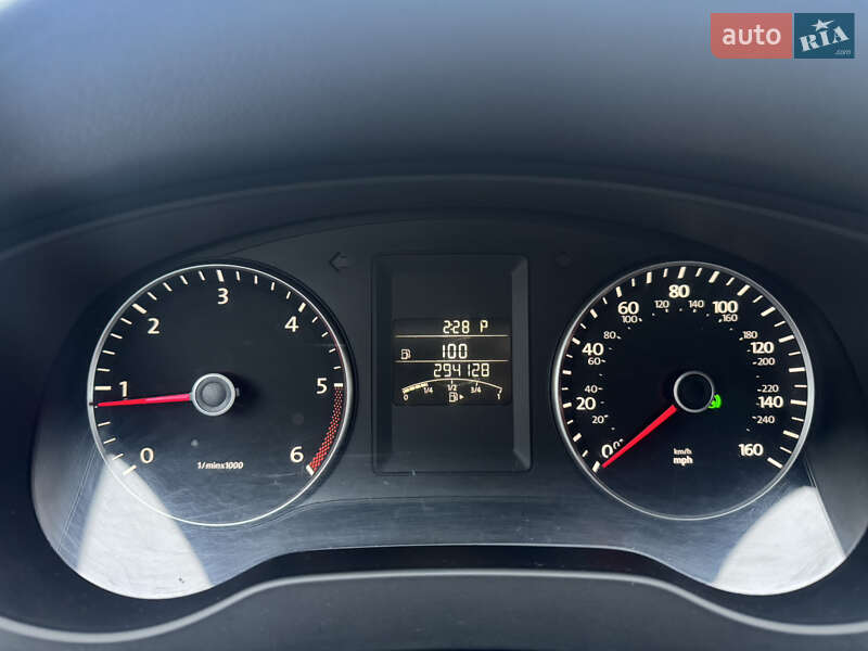 Седан Volkswagen Jetta 2012 в Чернівцях