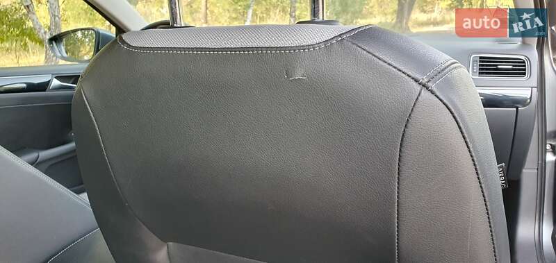 Седан Volkswagen Jetta 2016 в Киеве