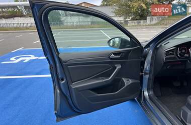 Седан Volkswagen Jetta 2019 в 