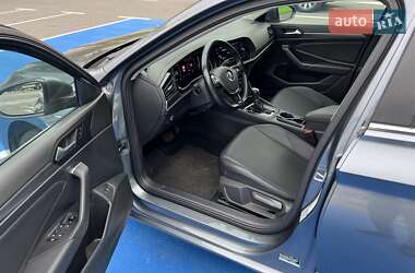 Седан Volkswagen Jetta 2019 в 