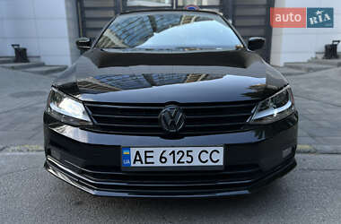 Седан Volkswagen Jetta 2015 в 
