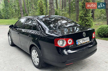 Седан Volkswagen Jetta 2009 в 
