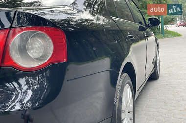 Седан Volkswagen Jetta 2009 в 