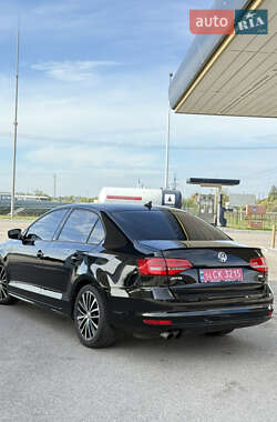 Седан Volkswagen Jetta 2015 в 