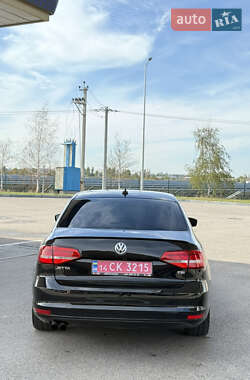 Седан Volkswagen Jetta 2015 в 