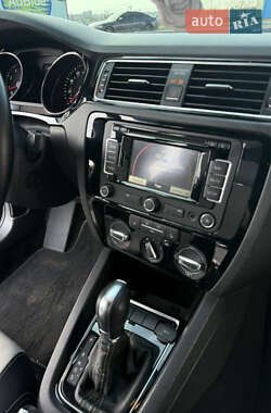 Седан Volkswagen Jetta 2015 в 