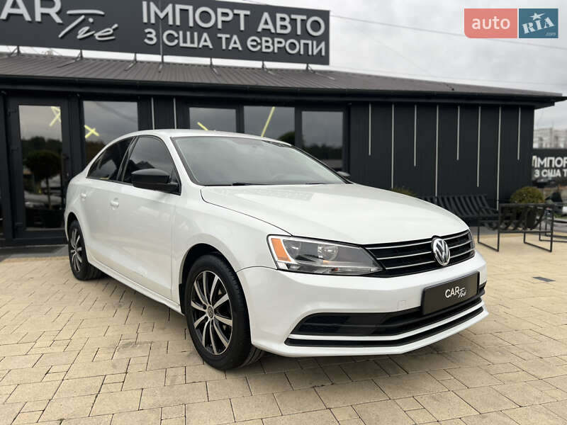 Седан Volkswagen Jetta 2016 в 