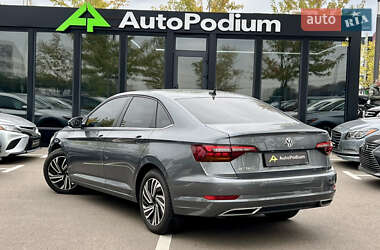 Седан Volkswagen Jetta 2018 в 