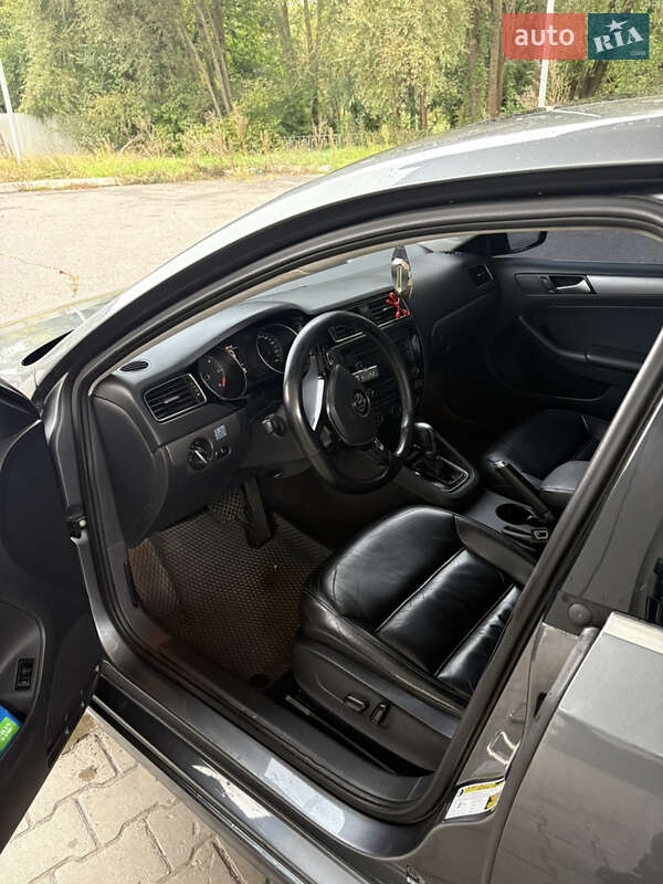 Седан Volkswagen Jetta 2014 в Хмельницком