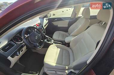 Седан Volkswagen Jetta 2016 в 