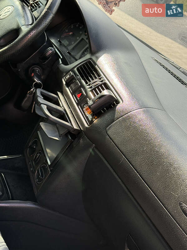 Седан Volkswagen Jetta 2003 в Золочеве