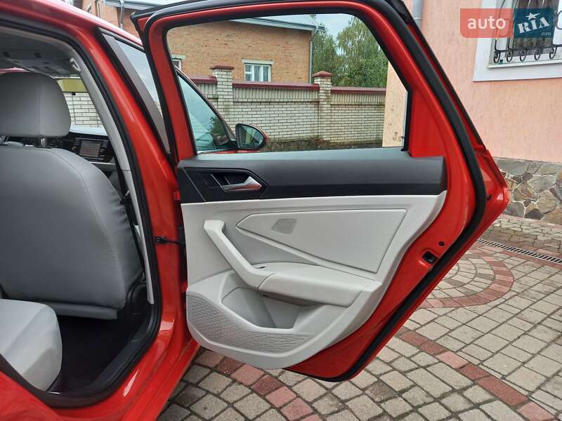 Седан Volkswagen Jetta 2018 в Львові фото 46 Седан Volkswagen Jetta 2018 в Львові