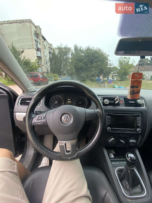 Седан Volkswagen Jetta 2012 в Сарнах