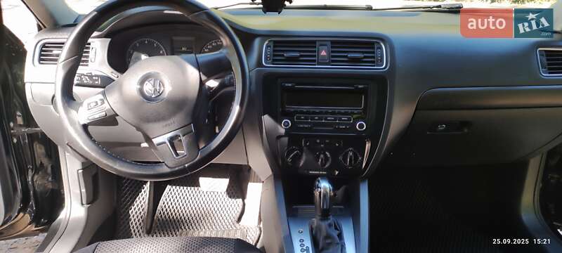 Седан Volkswagen Jetta 2014 в Хмельницькому