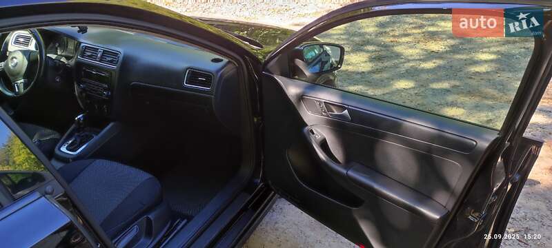 Седан Volkswagen Jetta 2014 в Хмельницькому