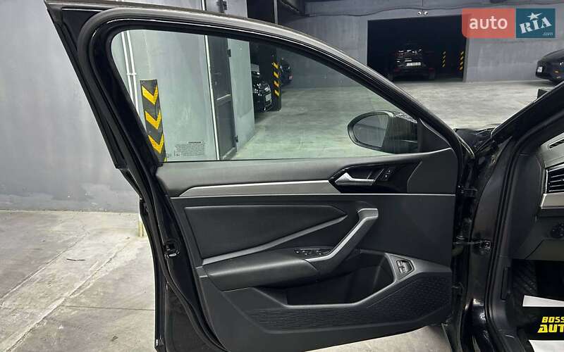 Седан Volkswagen Jetta 2020 в Черновцах