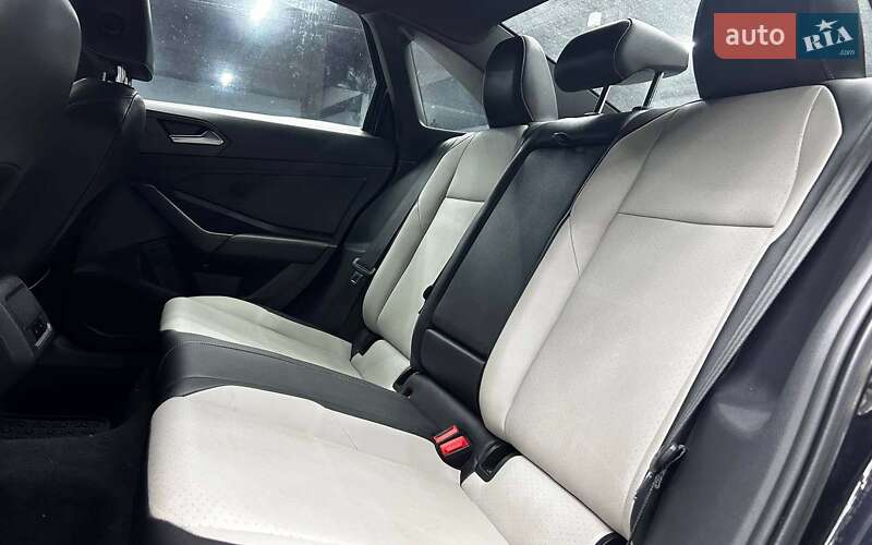 Седан Volkswagen Jetta 2020 в Черновцах