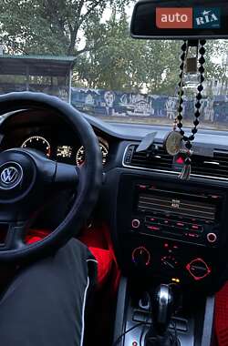 Седан Volkswagen Jetta 2011 в 