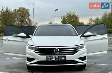 Седан Volkswagen Jetta 2019 в 