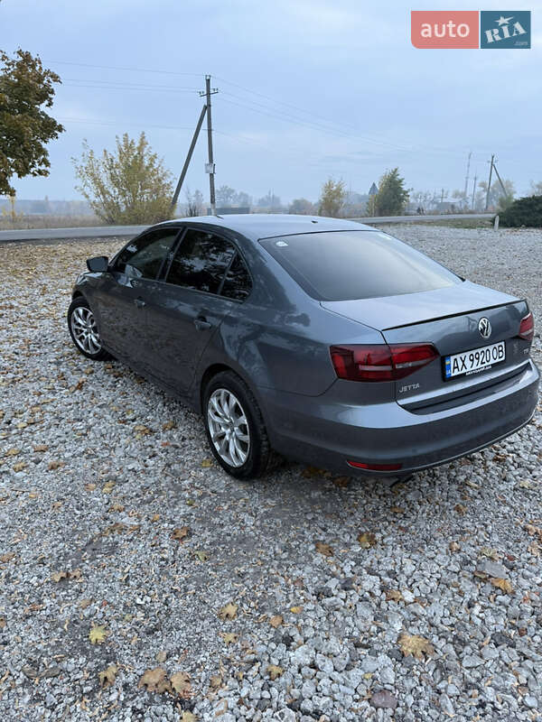 Седан Volkswagen Jetta 2016 в Печенегах