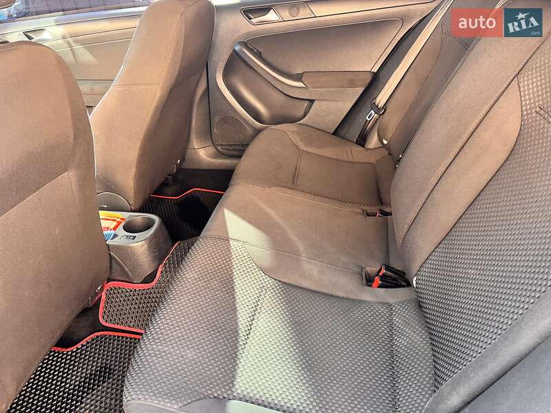 Седан Volkswagen Jetta 2012 в Городищеві