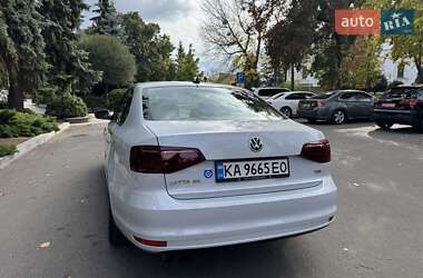 Седан Volkswagen Jetta 2016 в 