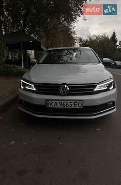 Седан Volkswagen Jetta 2016 в 