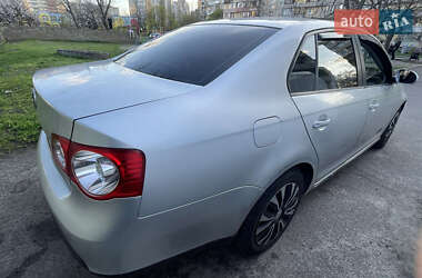 Седан Volkswagen Jetta 2007 в Києві