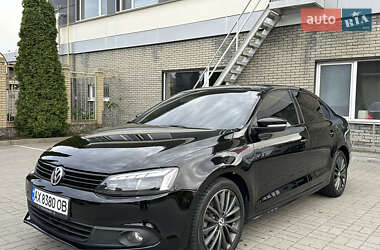 Седан Volkswagen Jetta 2013 в 