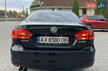 Седан Volkswagen Jetta 2013 в 