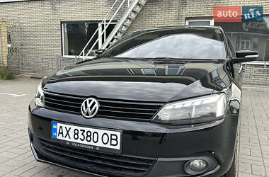 Седан Volkswagen Jetta 2013 в 