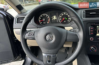 Седан Volkswagen Jetta 2013 в 