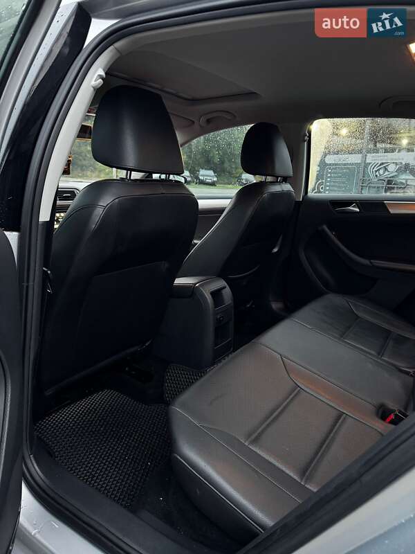 Седан Volkswagen Jetta 2015 в Киеве