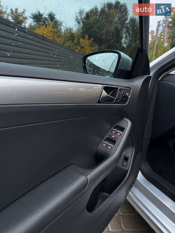 Седан Volkswagen Jetta 2015 в Киеве