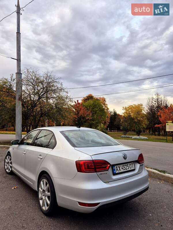Седан Volkswagen Jetta 2012 в Харкові