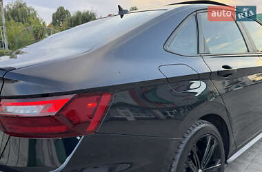 Седан Volkswagen Jetta 2020 в 