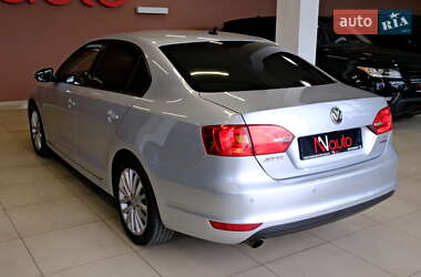 Седан Volkswagen Jetta 2013 в 