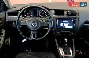 Седан Volkswagen Jetta 2013 в 