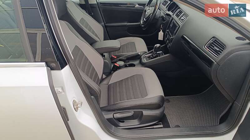 Седан Volkswagen Jetta 2016 в Киеве